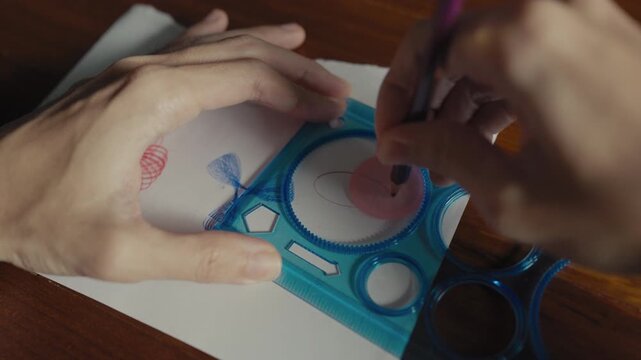 Drawing Hypotrochoid Shape with Spirograph Tool for Geometric Art