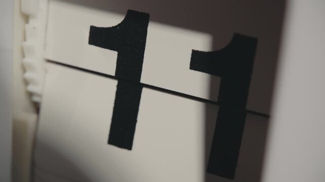 Rapid Change of Days number on Retro Mechanical Flip Clock Calendar