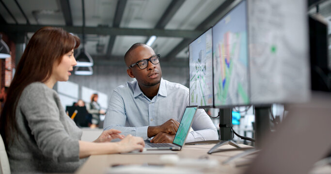 Young Professionals Analyze Urban Traffic Flow Using Digital Mapping