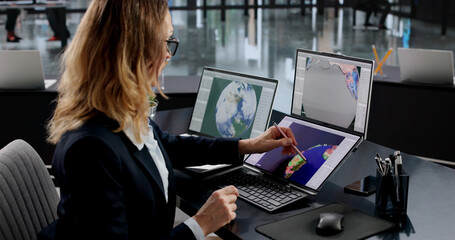 Obraz premium Female Meteorologist Analyzing Climate Data On Computer Screen