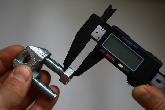 Digital Caliper Measuring Bolt with Screw for Precision and Accuracy in Engineering
