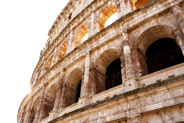 Obraz premium Tourists explore the ancient architecture of the Colosseum in Rome during daytime hours