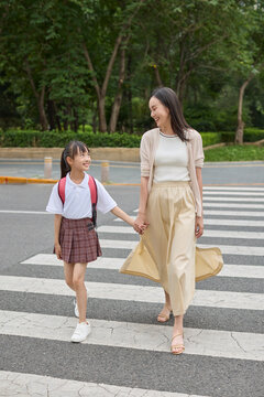 Mum and daughter on the move