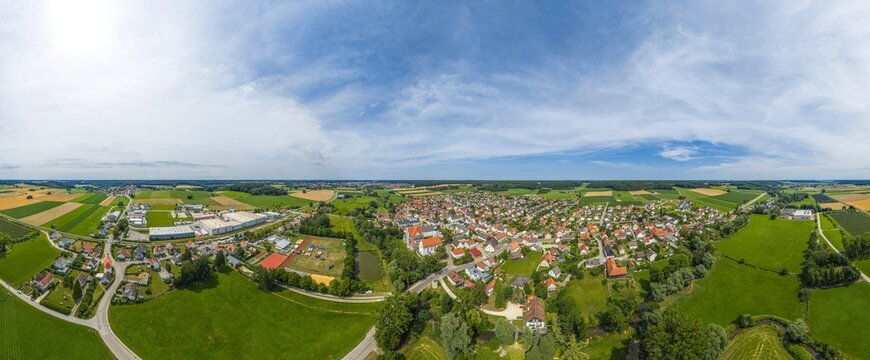 Niederraunau, Ortsteil der Stadt Krumbach im schw&auml;bischen Kreis G&uuml;nzburg aus der Vogelperspektive
