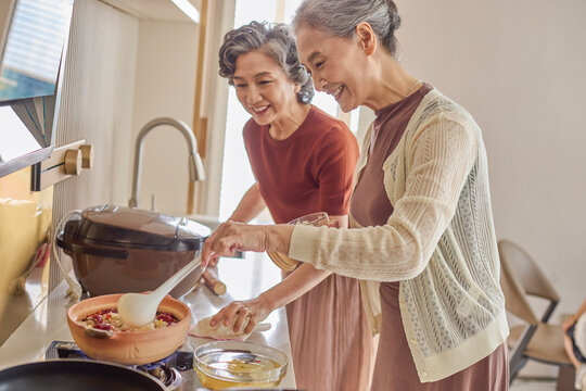 Seniors making nourishing meals at home using plenty of nutritious ingredients