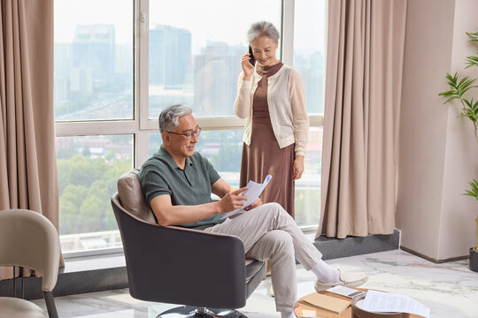 Senior couple seeking financial advice