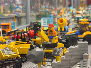 Naklejka premium Lego construction site with minifigure and wrecking ball