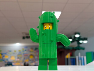 Naklejka premium Lego minifigure in cactus costume