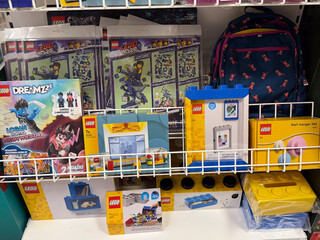 Naklejka premium Lego retail shelf display