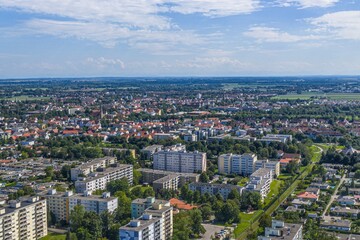 Obraz premium Ausblick auf die nördlichen Bezirke der schwäbischen Stadt Königsbrunn bei Augsburg 