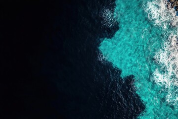 Obraz premium Turquoise sea with waves against black background in 8K resolution