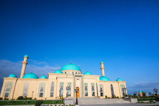 Haydar Mosque showcasing Islamic architecture in Nakhchivan