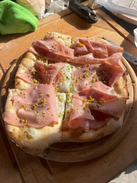 pizza con mortadella