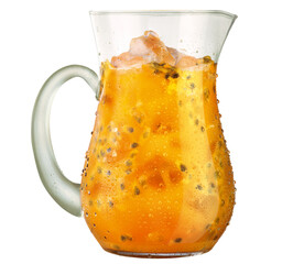 jarra de cristal com suco natural de maracujá isolado em fundo transparente