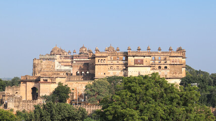 Fototapeta premium Grand symmetrical view of Jahangir Mahal showcasing Mughal architecture, Orchha Fort complex, Madhya Pradesh, India.
