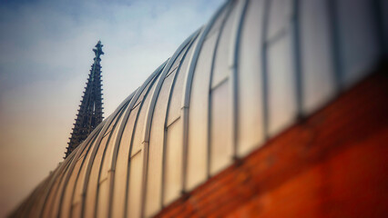 Blick über das Dach des Museums auf die Kölner Domspitzen © Norbert Frommelt