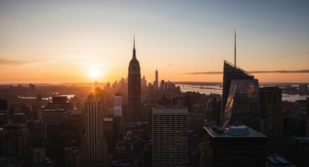 Obraz premium City skyline sparkling with the sunrise glow