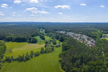 Obraz premium Ausblick auf Röthenbach bei Sankt Wolfgang an der Schwarzach im südlichen Nürnberger Reichswald von oben