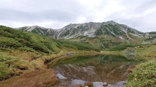立山連峰とみくりが池の風景