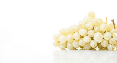 Naklejka premium Shine Muscat white grapes captured with bright white backdrop and soft shadows