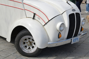 Naklejka premium front right of Redpath Sugar’s 1947 Divco, a restored 