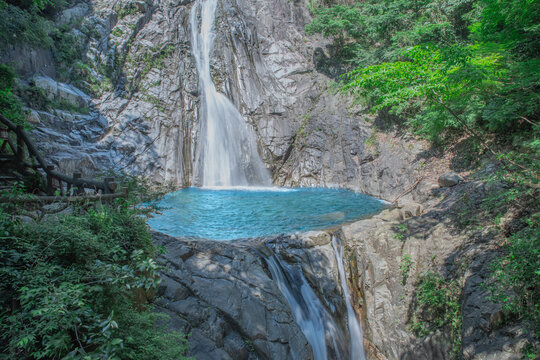 日本の兵庫県神戸にある布引の滝