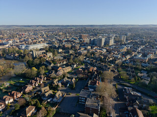 Obraz premium Panoramic view of Maidstone town on a beautiful sunny morning. High altitude aerial view of historic town and business center in Kent, UK. Quiet residential area with trees by the river Medway.