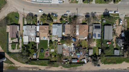 Afternoon sun shines on single family homes in the Herndron neighborhood of Fresno, California, USA. © Matt Gush