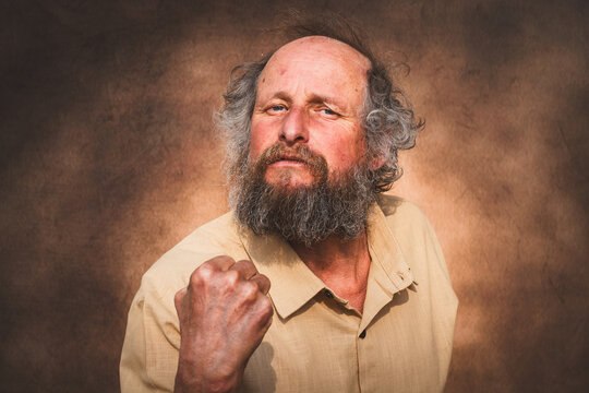 Mann mit herausfordernde Geste