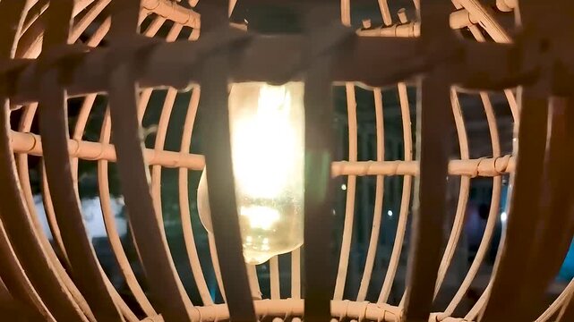 The incandescent lamp lights up constantly without any obstructions, protected by dry bamboo weaving for aesthetics.