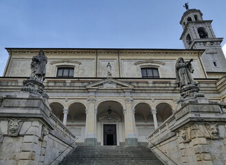 Obraz premium Churchyard and landscape from the church of Santa Maria Assunta in Clusone, Lombardy, Italy