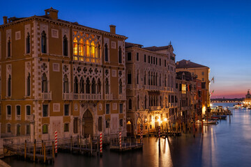 Naklejka premium Venice Grand Canal at Blue Hour with Illuminated Historic Buildings