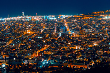 Fototapeta premium Elevated panoramic view of Barcelona city at night