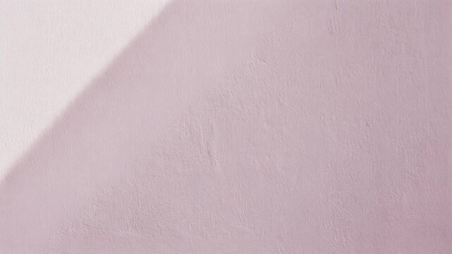 光の入った薄ピンクの壁