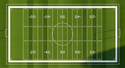 Obraz premium Top Down Aerial View of American Football Field with White Yard Line Markings and Numbers on Green Turf