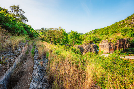 The ancient aqueduct that provided water to Nikopolis.