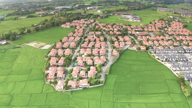 Aerial views showcase shifting landscape of Chiang Mai most sought-after residential zones. As urban living expands outward from city center, current real estate market trends in Northern Thailand.