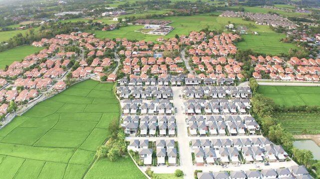 Aerial views showcase shifting landscape of Chiang Mai most sought-after residential zones. As urban living expands outward from city center, current real estate market trends in Northern Thailand.