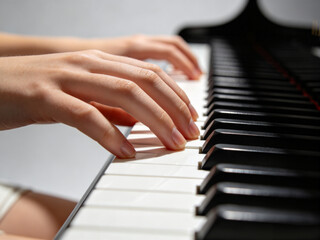 Obraz premium playing the piano