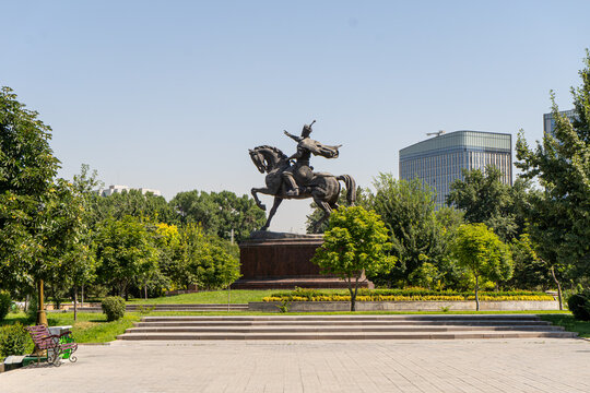 Monument to the commander Tamerlane on Amir Temur Square