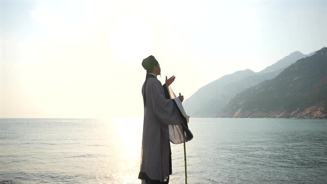 Chinese ancient scholar, Wang Yangming, Su Shi, Hanfu, Ming Dynasty, Song Dynasty, traditional Chinese costume, seaside stroll, leaning on cane, overlooking the sea
