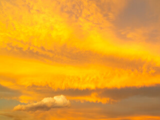 Obraz premium Sky sunset evening sunrise cloud weather dramatic landscape goldent and indigo color gradient pastel horizon, twilight yellow golden reflection morning nature environment energy ecosystem change