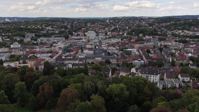 Hagen mit Kirche aus der Luft bei Tageslicht