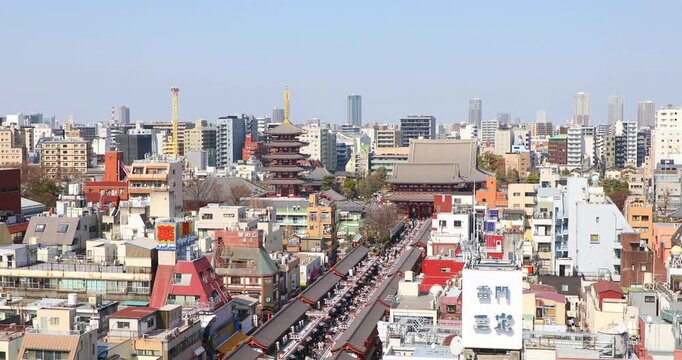 浅草寺　仲見世通りと本堂