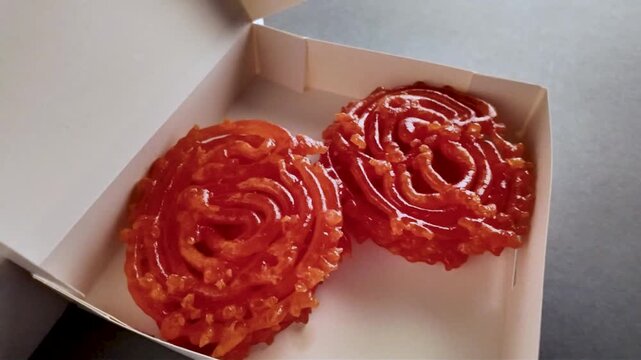 La zlabia, ou zelabia, parfois sous la forme jalebi, est une confiserie de la cuisine orientale traditionnelle. Une p&acirc;tisserie traditionnelle &agrave; base de p&acirc;te frite et tremp&eacute;e dans un sirop sucr&eacute; miel.