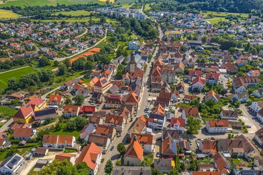 Die kleine Stadt Lauchheim an der Jagst in Ostw&uuml;rttemberg aus der Vogelperspektive