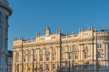 Obraz premium Grand Neo-Renaissance Facade of the Haus der Industrie in Vienna at Sunset