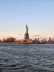 statue of liberty at night © Mohammed Amine