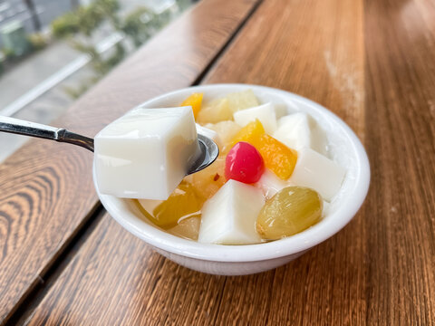 杏仁豆腐 Images – Browse 844 Stock Photos, Vectors, and Video