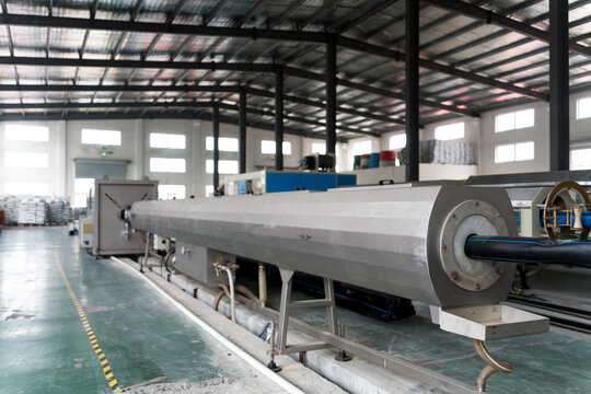Large pipe extrusion forming equipment in an industrial factory workshop